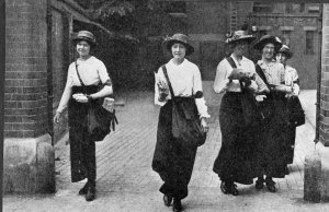 Women postal workers at Enfield Post Office 1915